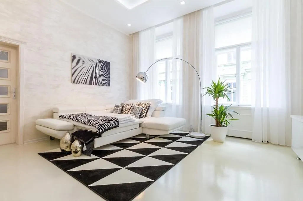 Stylish Apartment 5 Minutes Walk From City Center Prague