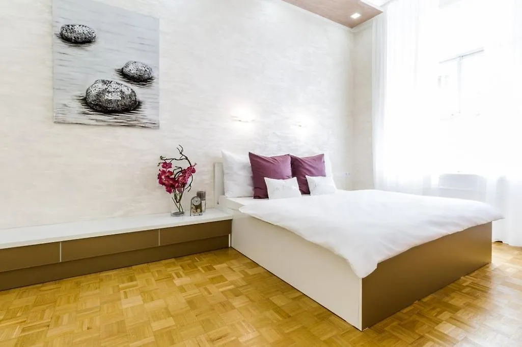 Stylish Apartment 5 Minutes Walk From City Center Prague 0*,