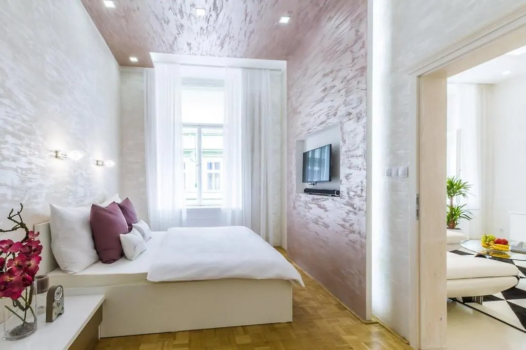 Stylish Apartment 5 Minutes Walk From City Center Prague
